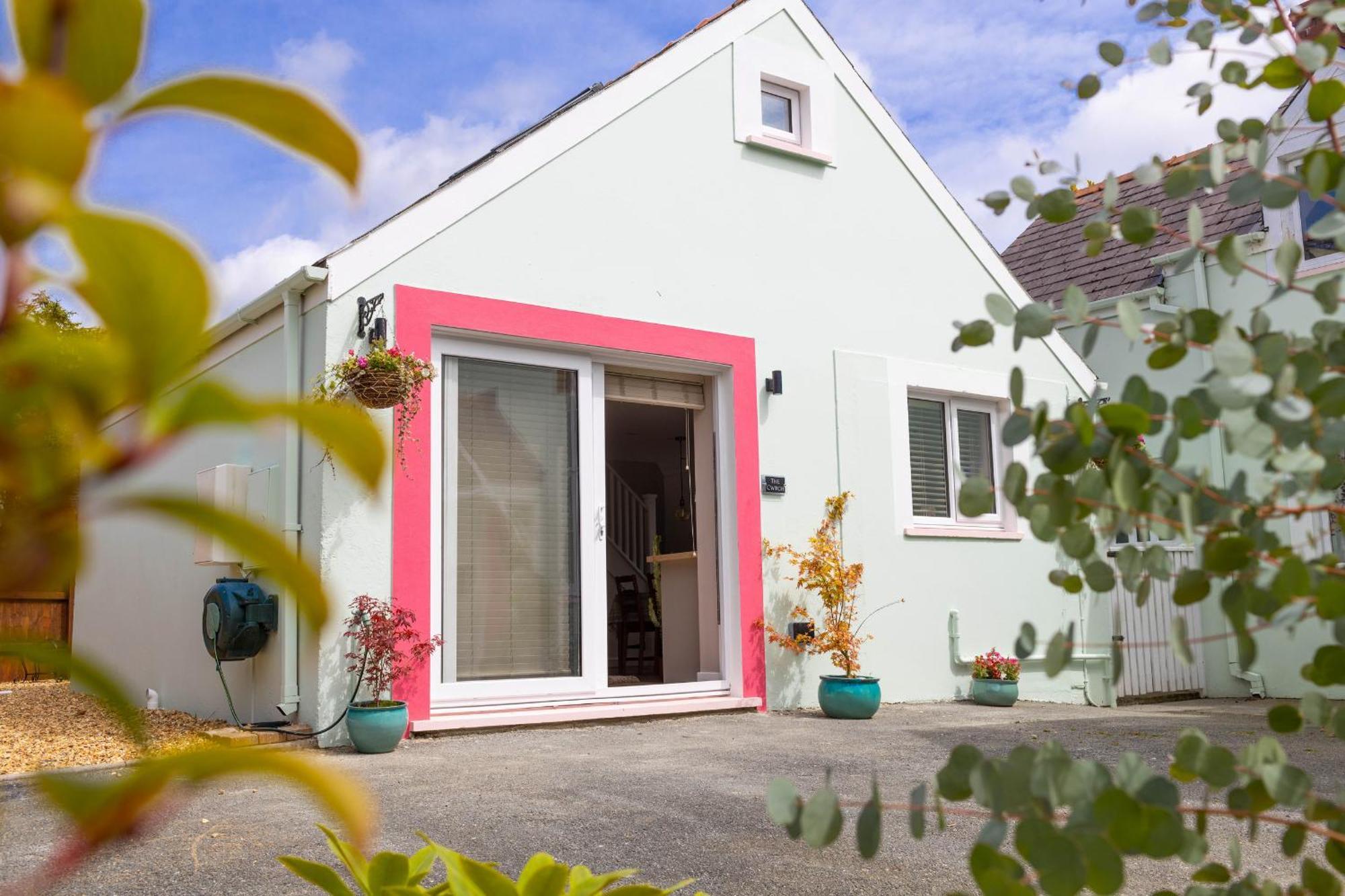 The Cwtch Fishguard * Trecwn